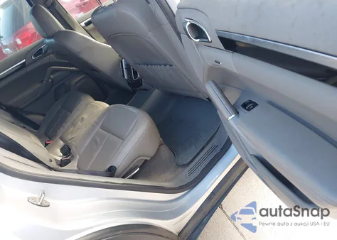 2011 Porsche Cayenne z USA, uszkodzony, nr VIN WP1AA2A25BLA02582